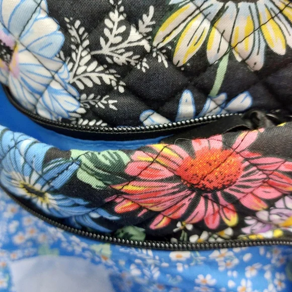 XL Campus Backpack Daisies NWT - Picture 7 of 7